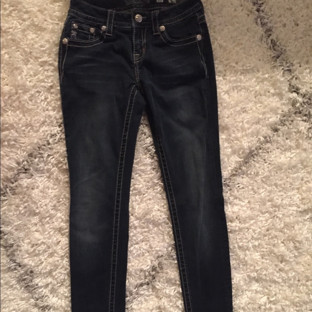 Size 25 miss me skinny jeans.